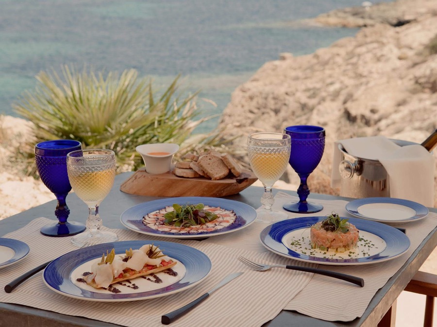 Cap Rocat — The table
